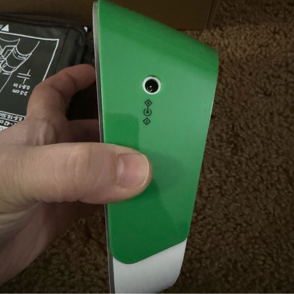 Qardio Blood Pressure Monitor / Used excellent condition - Picture 4 of 8